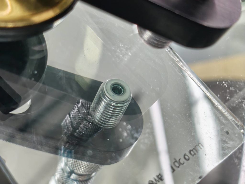 岡山市のお客様にフロントガラス飛び石修理 ジムニー【nexus株式会社】