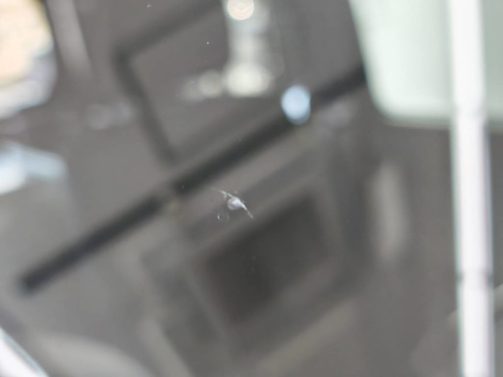 岡山市のお客様にフロントガラス飛び石修理 ジムニー【nexus株式会社】