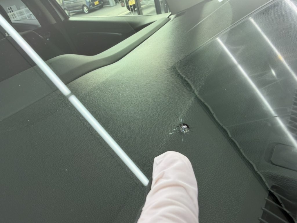 倉敷市のお客様にフロントガラス飛び石修理 シャトル【nexus株式会社】