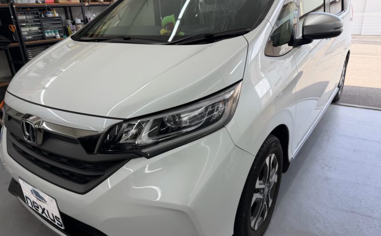 岡山市のお客様にフロントガラス飛び石修理　フリード【nexus株式会社】