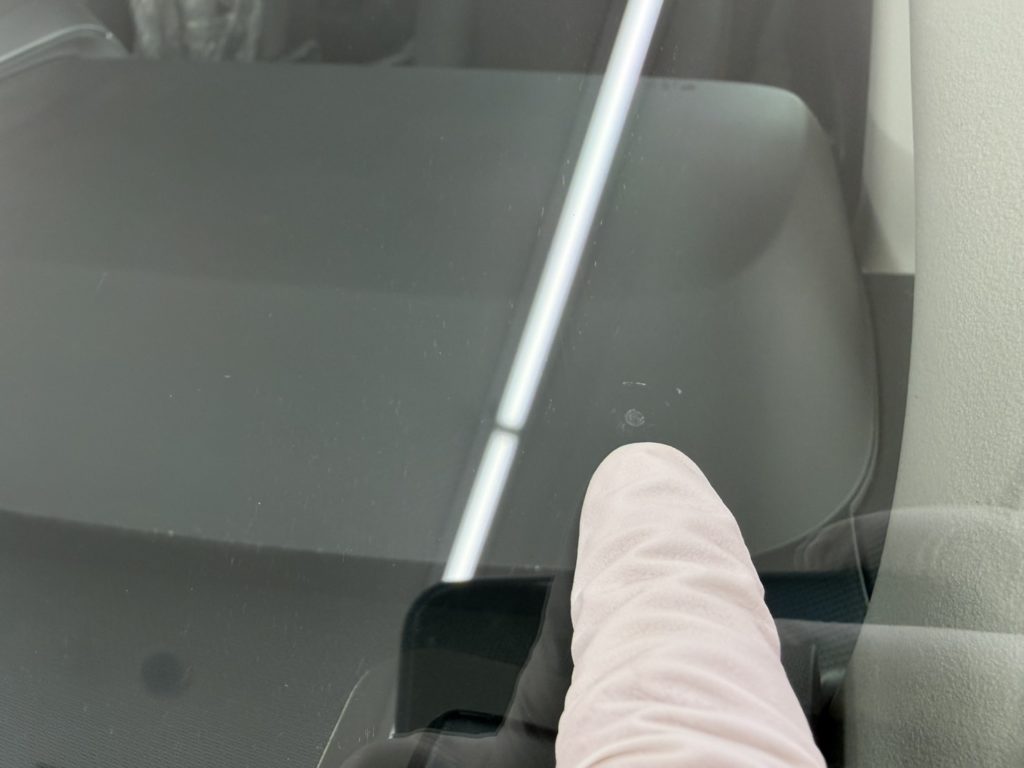 岡山市のお客様にフロントガラス飛び石修理　フリード【nexus株式会社】