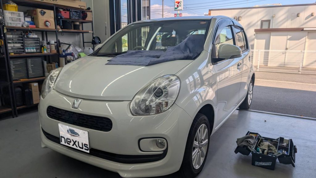 岡山市のお客様にフロントガラス飛び石修理　パッソ【nexus株式会社】