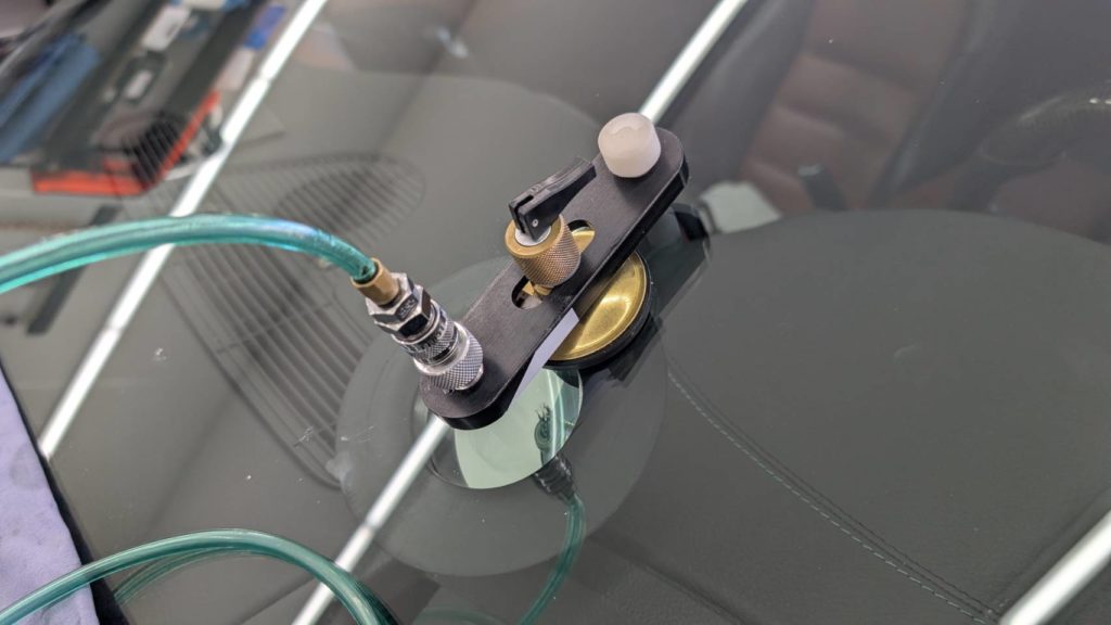 岡山市のお客様にフロントガラス飛び石修理 コルベット【nexus株式会社】