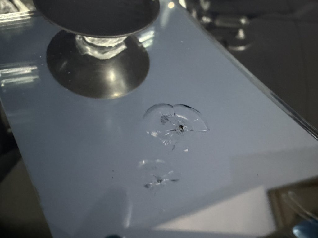 岡山市のお客様にフロントガラス飛び石修理　エスクワイア【nexus株式会社】