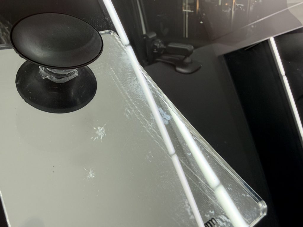 岡山市のお客様にフロントガラス飛び石修理　エスクワイア【nexus株式会社】