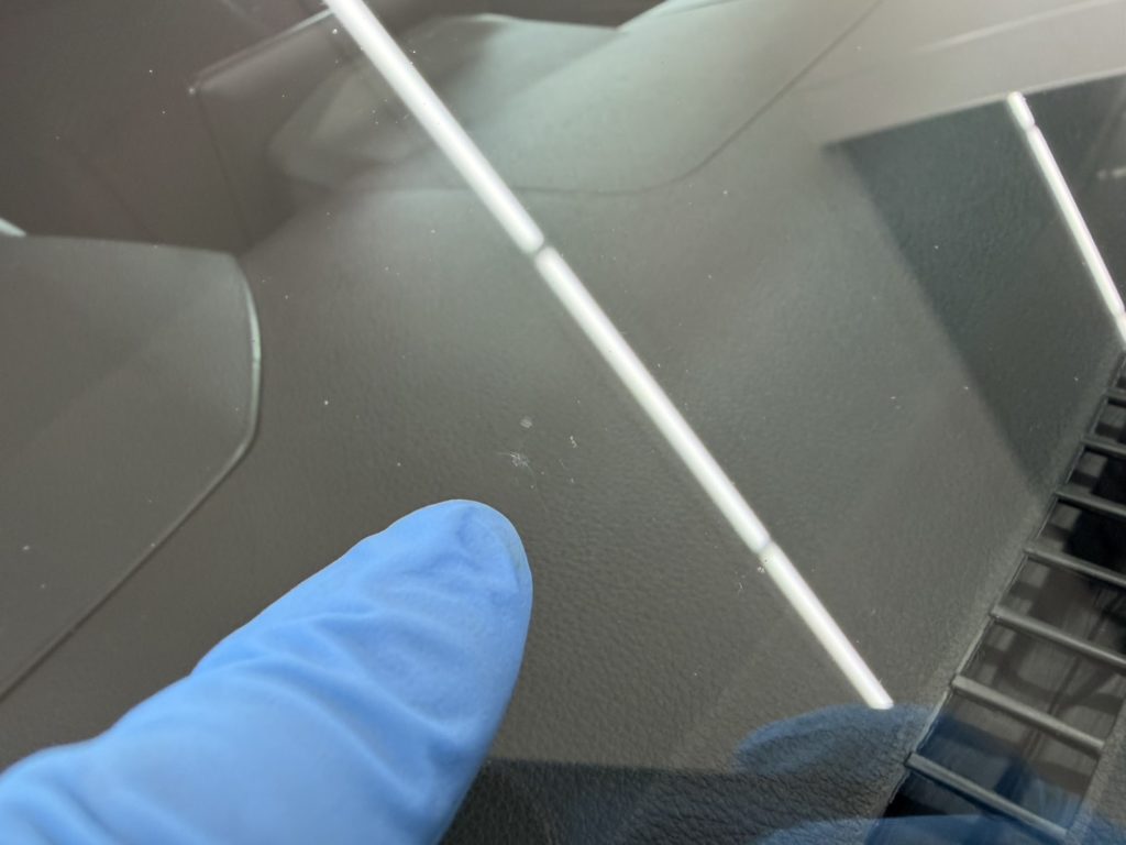 岡山市のお客様にフロントガラス飛び石修理 ライズ【nexus株式会社】