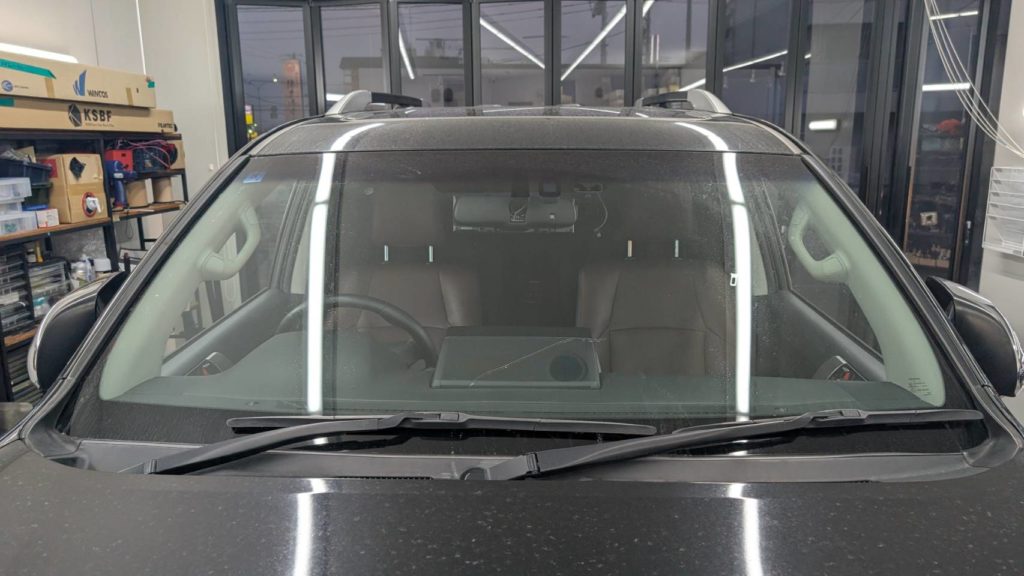 岡山市のお客様にフロントガラス交換 プラド【nexus株式会社】