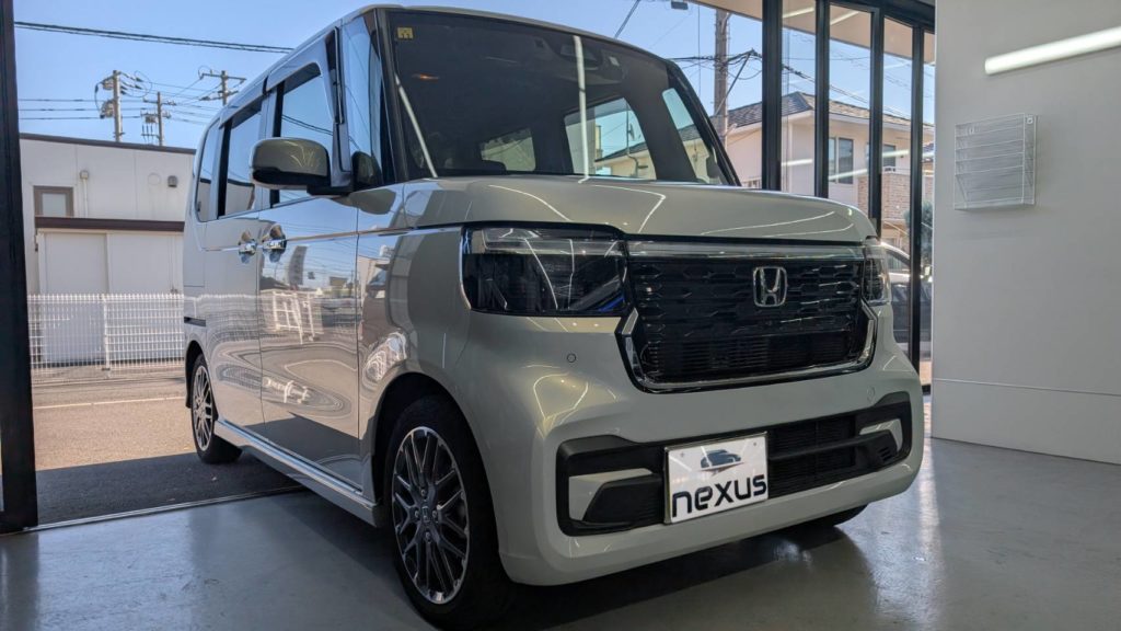 岡山市のお客様にフロントガラス飛び石修理　N-BOX【nexus株式会社】