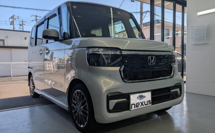 岡山市のお客様にフロントガラス飛び石修理　N-BOX【nexus株式会社】