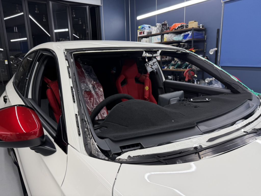 倉敷市のお客様にフロントガラス交換　シビック【nexus株式会社】