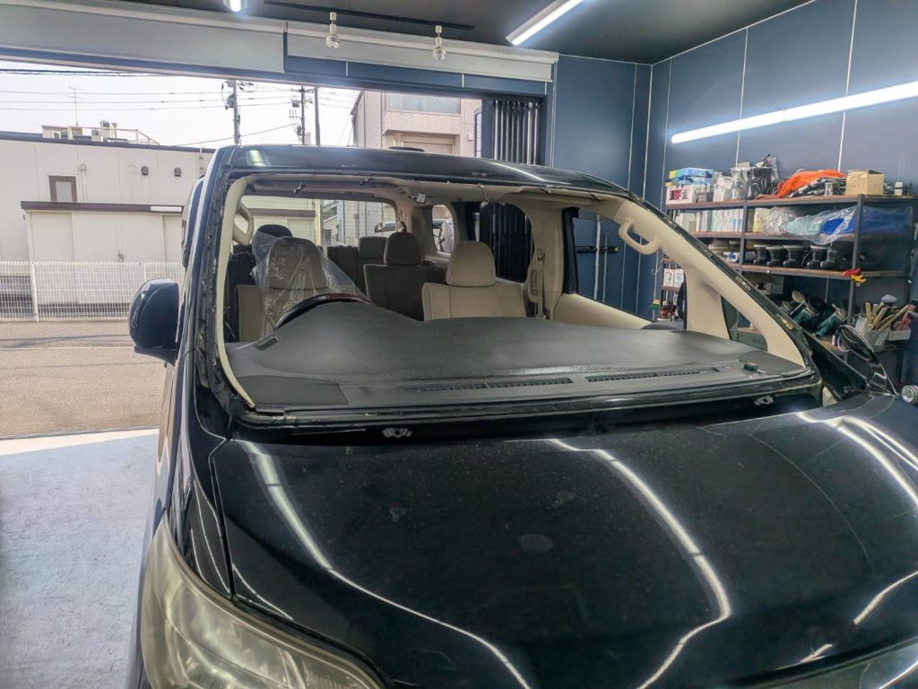 岡山市のお客様にフロントガラス交換　ヴェルファイア【nexus株式会社】