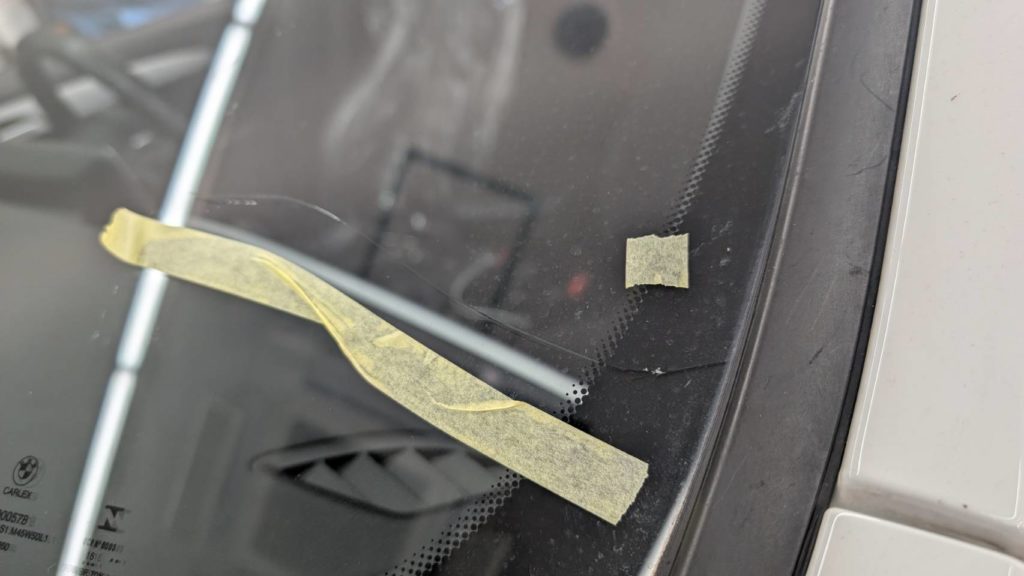 美作市のお客様にフロントガラス交換　BMW X1【nexus株式会社】