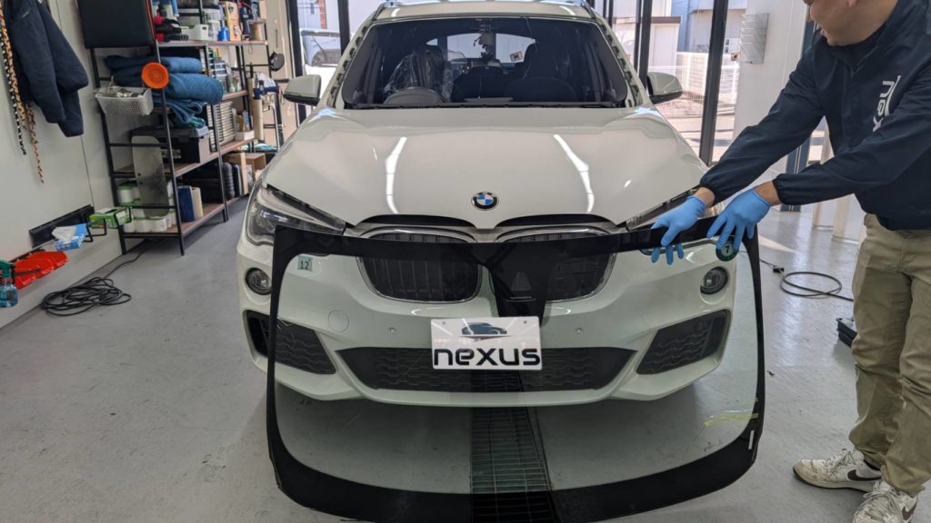 美作市のお客様にフロントガラス交換　BMW X1【nexus株式会社】