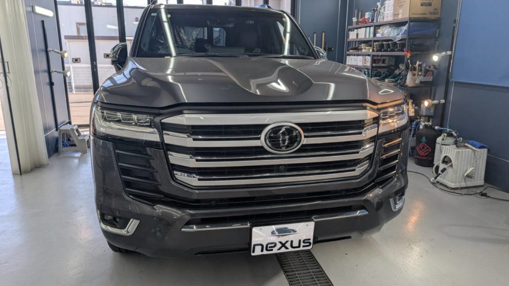 和気郡のお客様にフロントガラス交換　ランクル300【nexus株式会社】