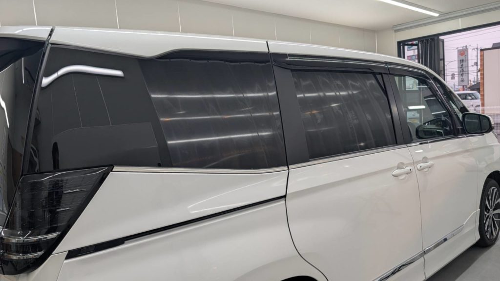 玉野市のお客様にカーフィルム(ドット対応) VOXY【nexus株式会社】