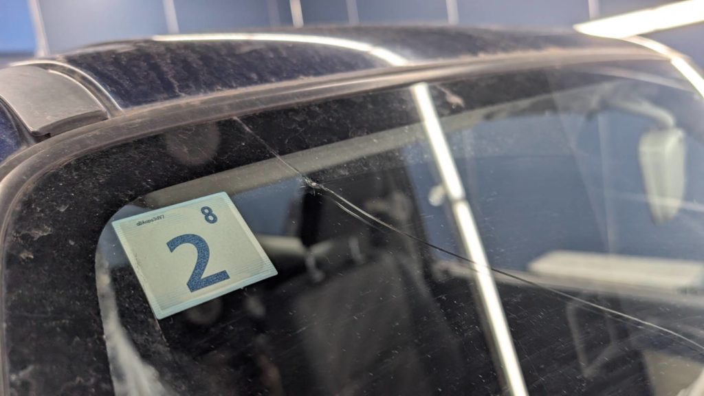 真庭市のお客様にフロントガラス交換　ジムニー【nexus株式会社】