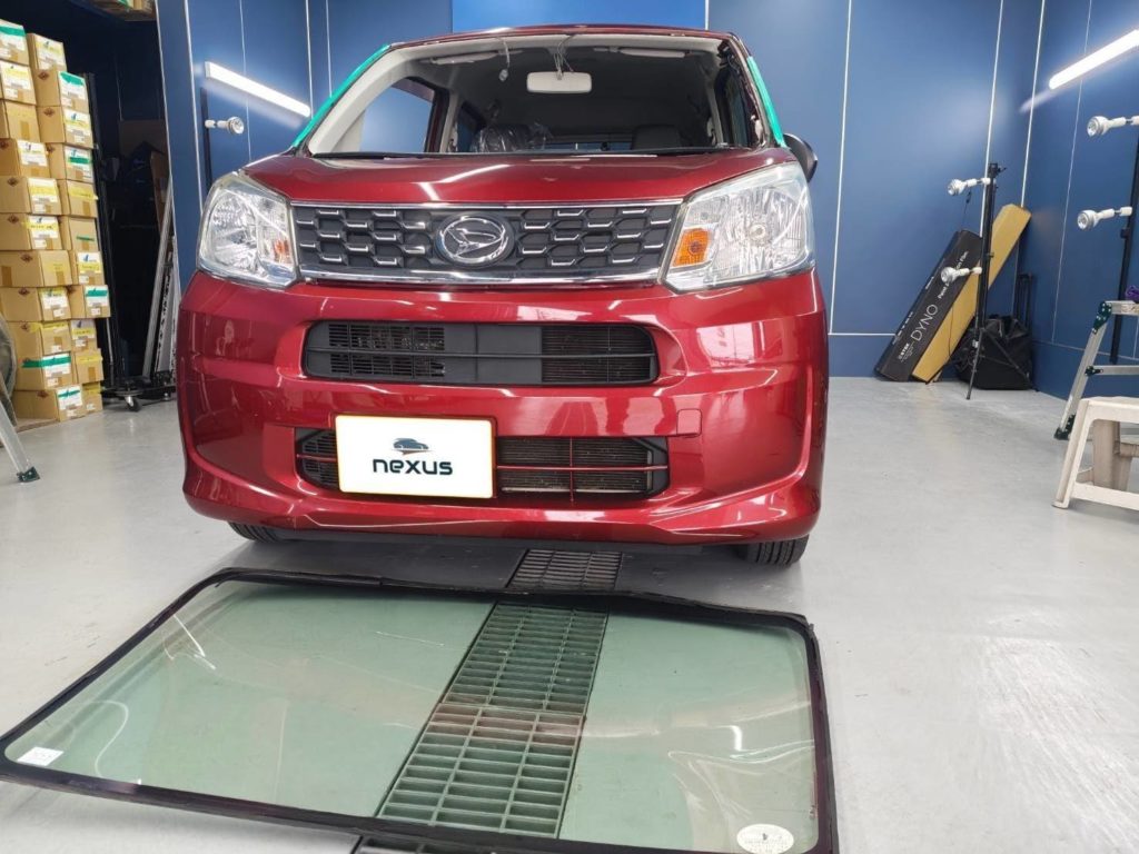 浅口市のお客様にフロントガラス交換　ムーヴ【nexus株式会社】