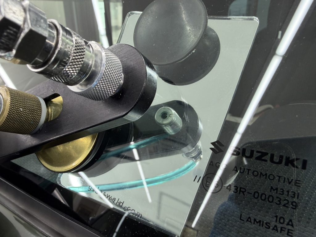 岡山市のお客様にフロントガラス飛び石修理　ジムニー【nexus株式会社】