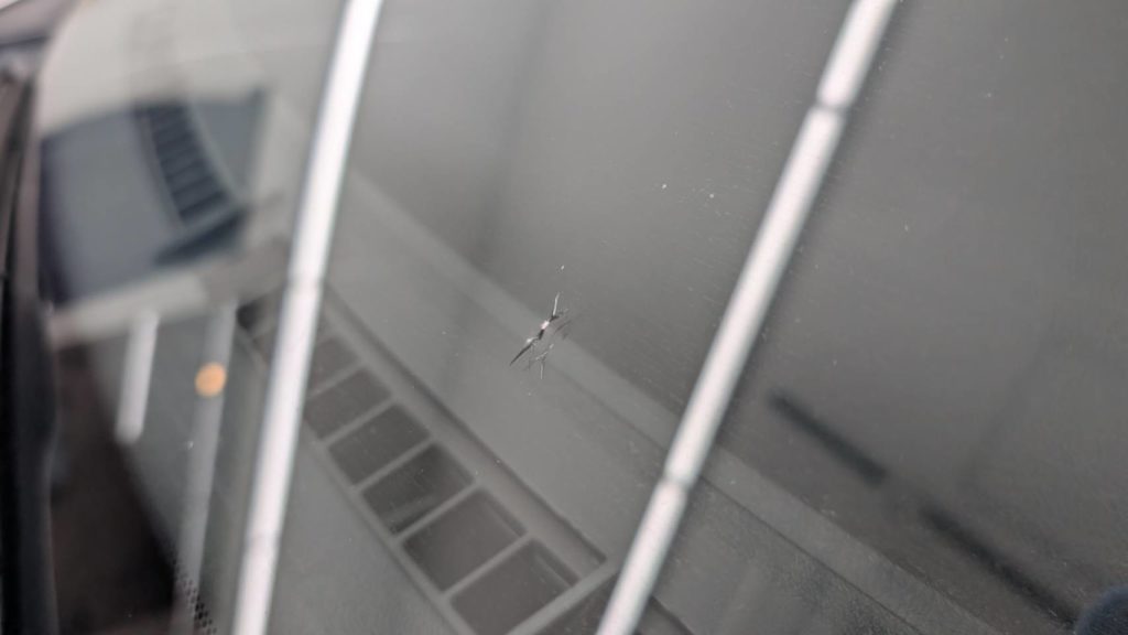 倉敷市のお客様にフロントガラス飛び石修理 カローラフィールダー【nexus株式会社】