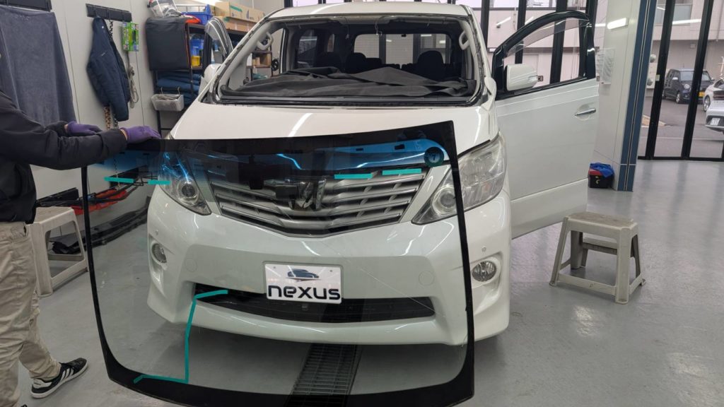 倉敷市のお客様にフロントガラス交換　アルファード【nexus株式会社】