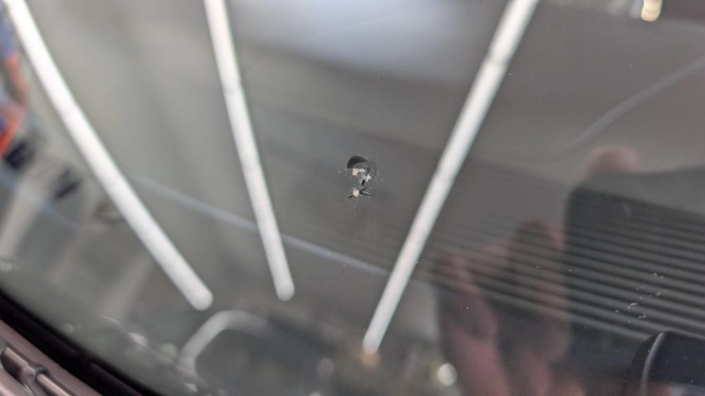 岡山市のお客様にフロントガラス飛び石修理　スペーシア【nexus株式会社】