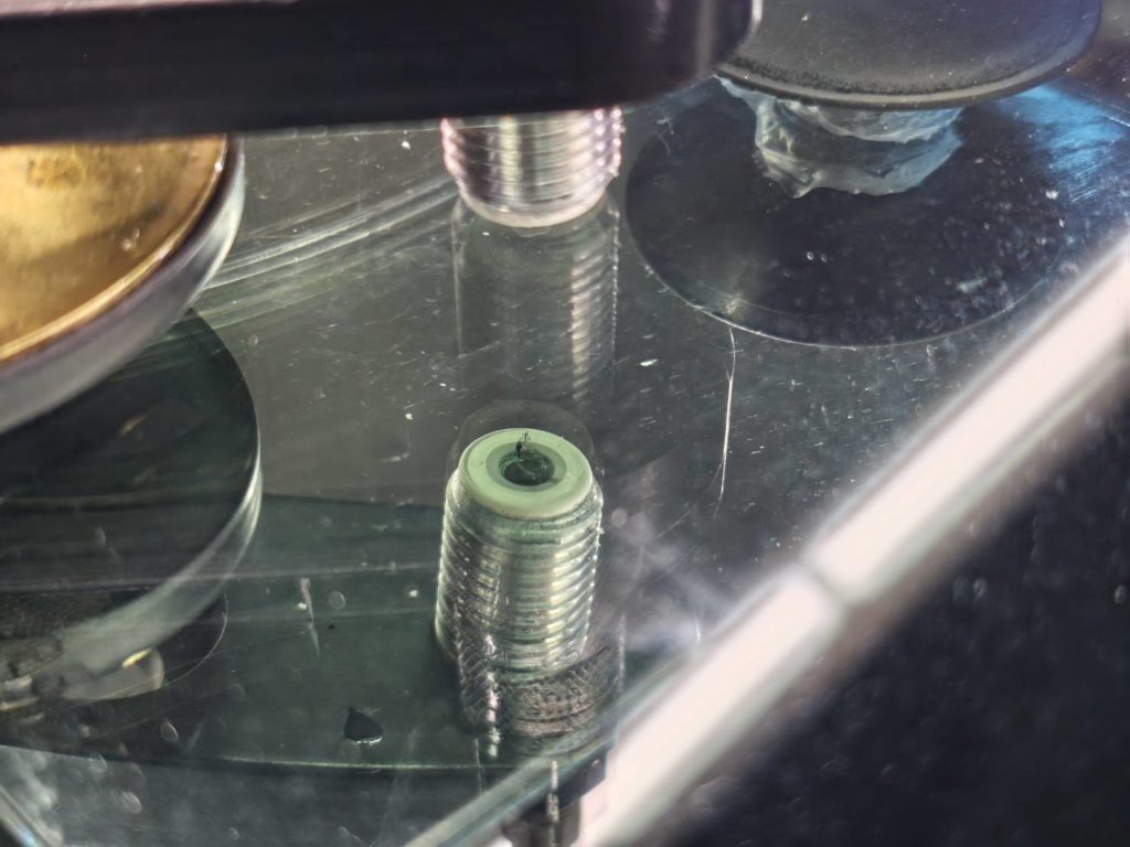 岡山市のお客様にフロントガラス飛び石修理 フィット【nexus株式会社】