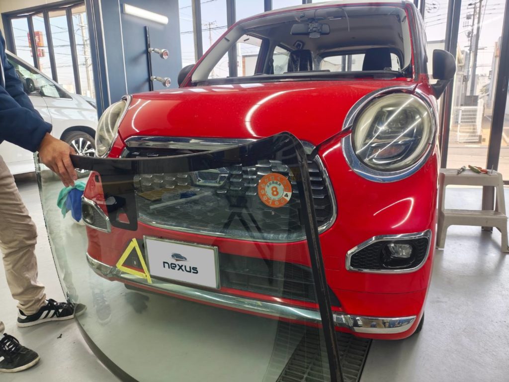 瀬戸内市のお客様にフロントガラス交換　キャスト【nexus株式会社】