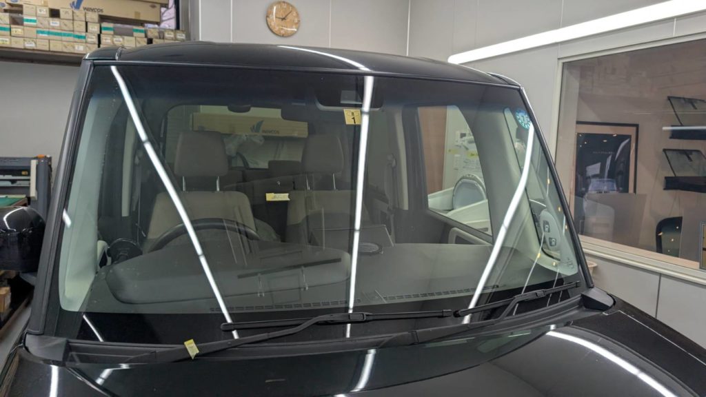 和気郡のお客様にフロントガラス交換 N-BOX【nexus株式会社】