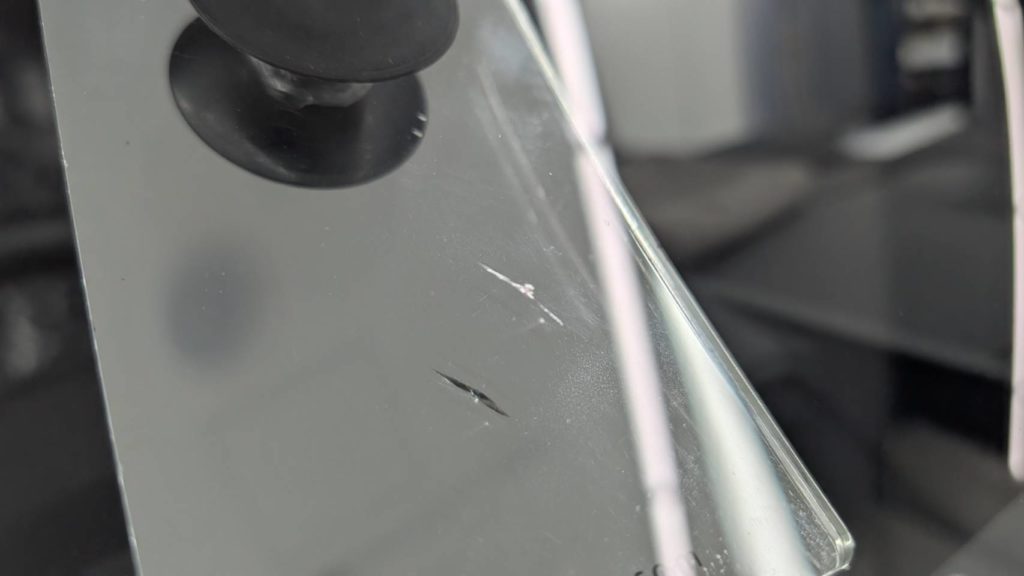 瀬戸内市のお客様にフロントガラス飛び石修理　GX550【nexus株式会社】