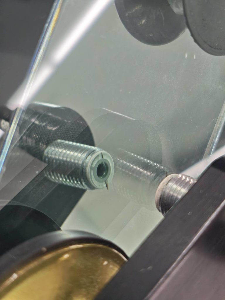 瀬戸内市のお客様にフロントガラス飛び石修理　GX550【nexus株式会社】