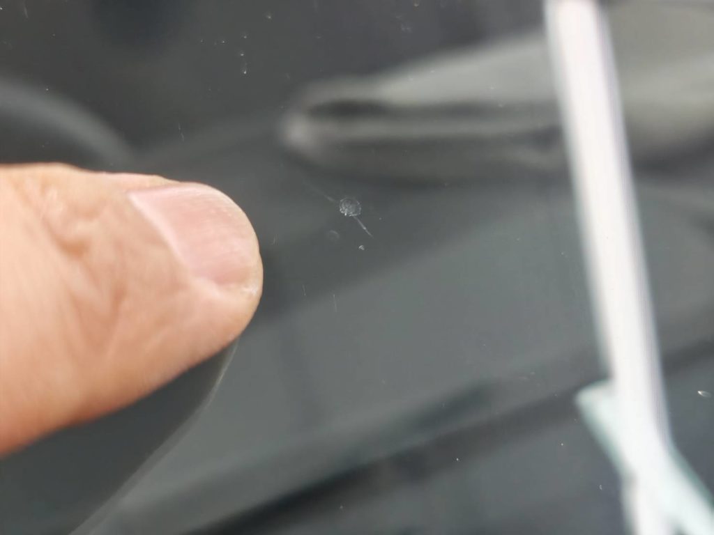 瀬戸内市のお客様にフロントガラス飛び石修理　GX550【nexus株式会社】