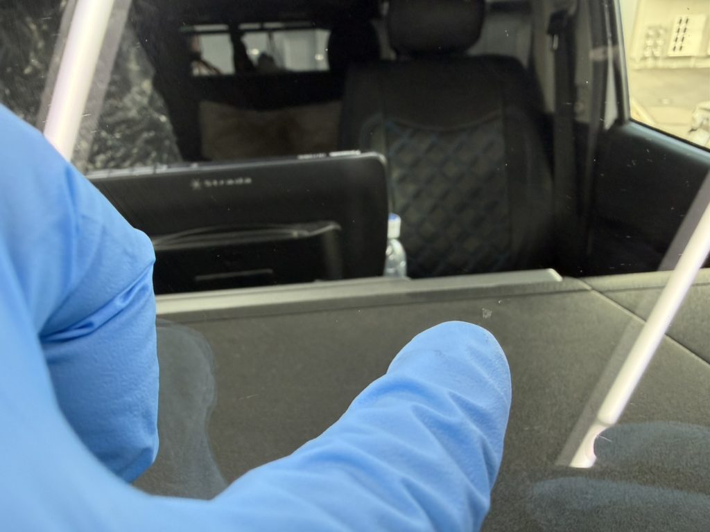 岡山市のお客様にフロントガラス飛び石修理　ハイエース【nexus株式会社】