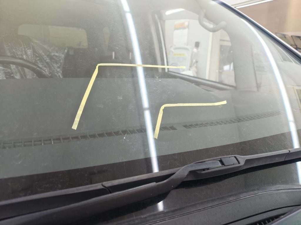 真庭市のお客様にフロントガラス交換　ノア【nexus株式会社】