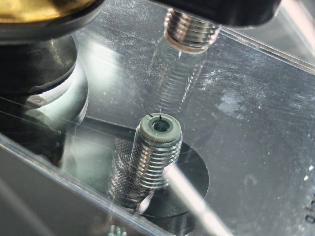 倉敷市のお客様にフロントガラス飛び石修理　アウトランダー【nexus株式会社】