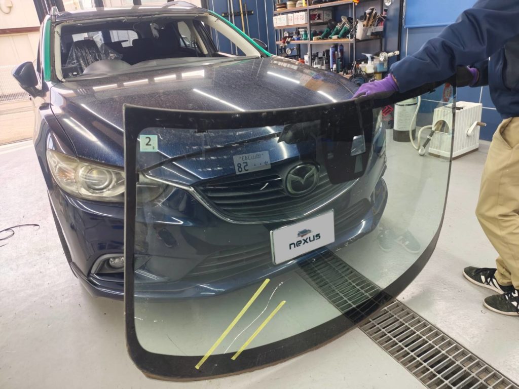 岡山市のお客様にフロントガラス交換　アテンザ【nexus株式会社】