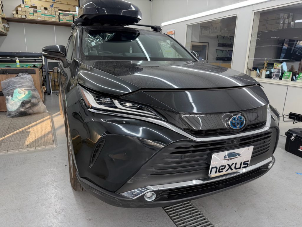 岡山市のお客様にフロントガラス交換　ハリアー【nexus株式会社】