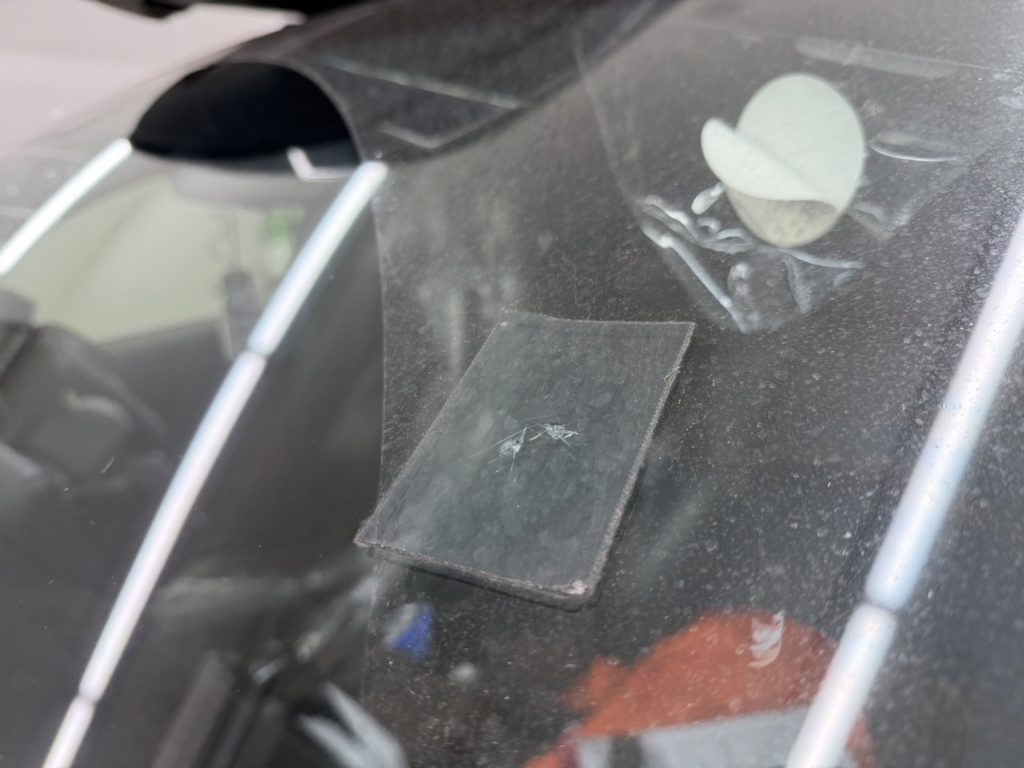 岡山市のお客様にフロントガラス交換　ハリアー【nexus株式会社】