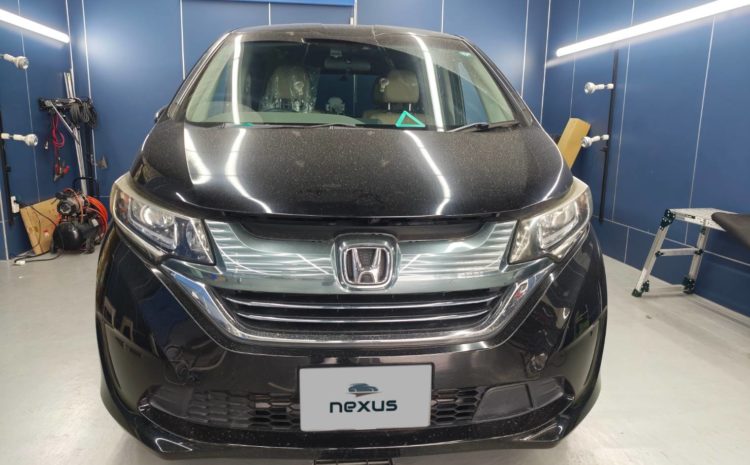 岡山市のお客様にフロントガラス交換　フリード【nexus株式会社】