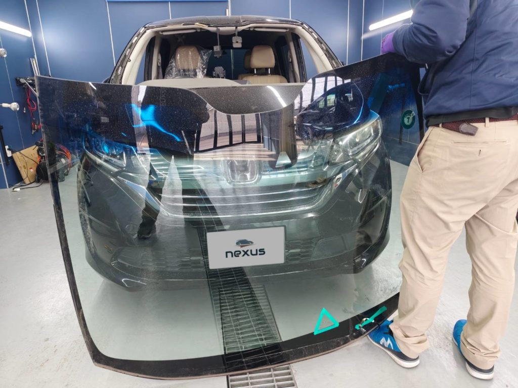 岡山市のお客様にフロントガラス交換　フリード【nexus株式会社】