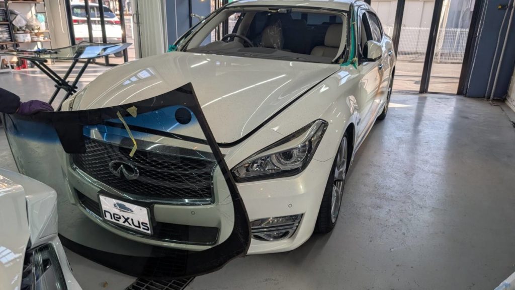 倉敷市のお客様にフロントガラス交換 フーガ【nexus株式会社】