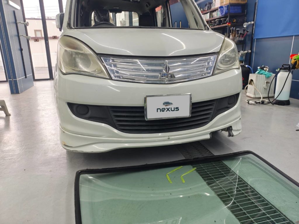 岡山市のお客様にフロントガラス交換　デリカD2【nexus株式会社】