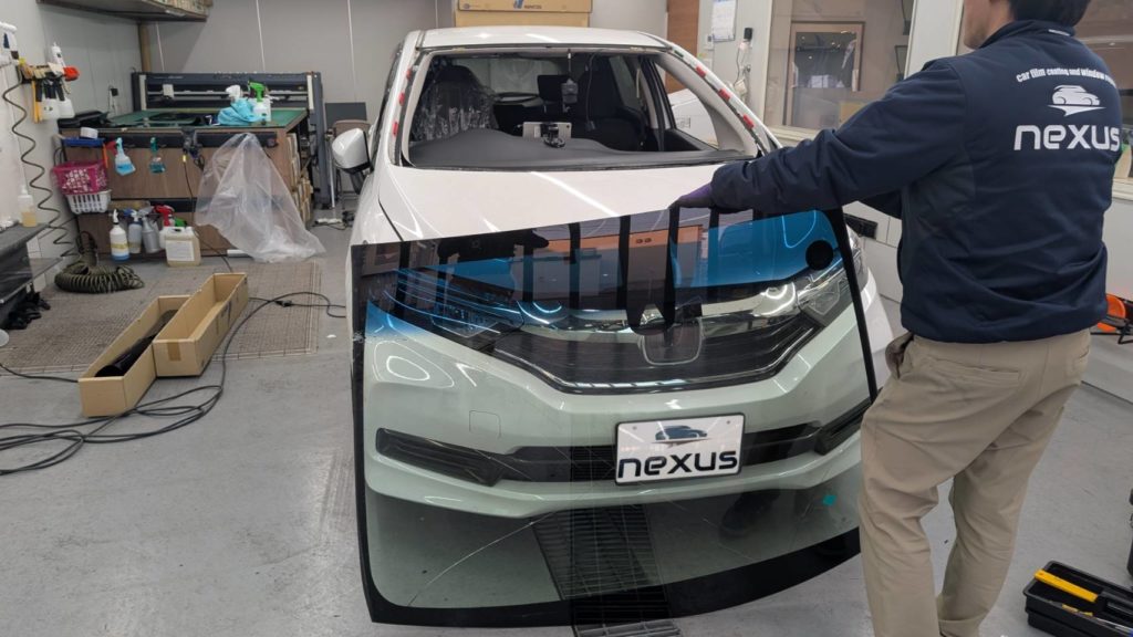 岡山市のお客様にフロントガラス交換　シャトル【nexus株式会社】