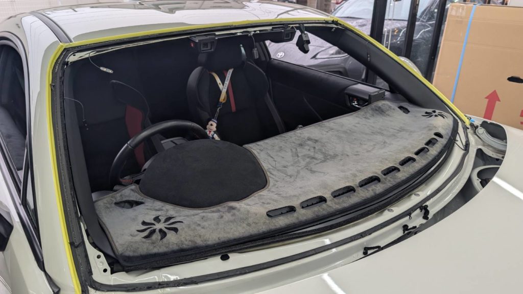 浅口市のお客様にフロントガラス交換　BRZ【nexus株式会社】