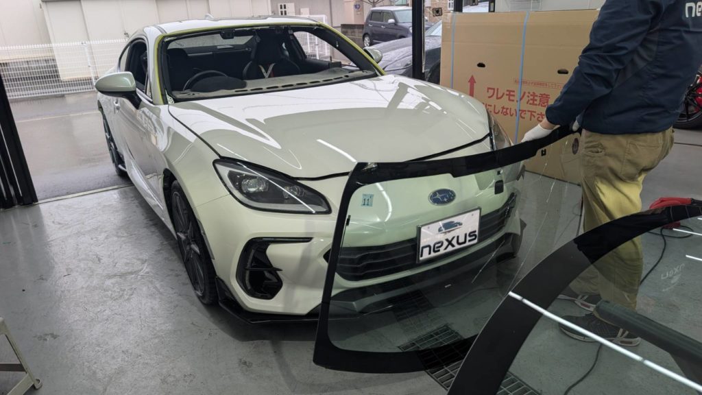 浅口市のお客様にフロントガラス交換　BRZ【nexus株式会社】