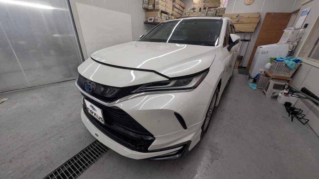 福山市のお客様にフロントガラス交換　ハリアー【nexus株式会社】