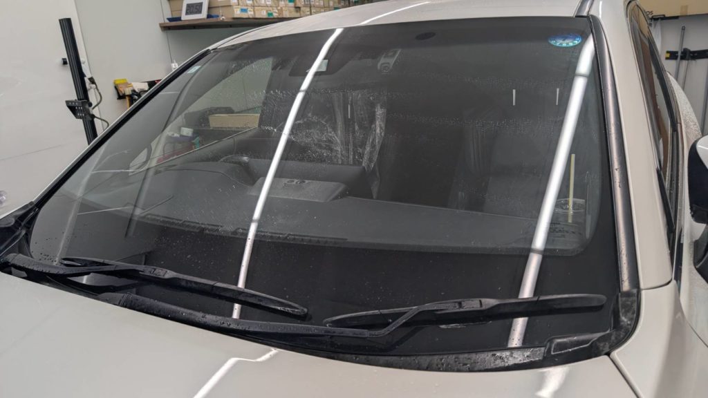 福山市のお客様にフロントガラス交換　ハリアー【nexus株式会社】