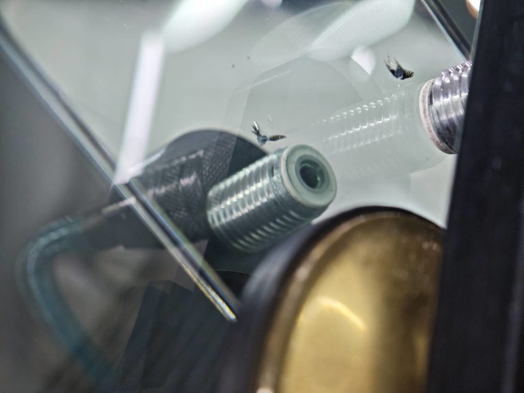 岡山市のお客様にフロントガラス飛び石修理 スペーシア【nexus株式会社】