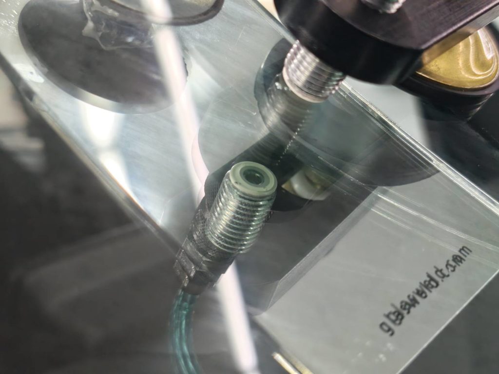 岡山市のお客様にフロントガラス飛び石修理 デリカミニ【nexus株式会社】