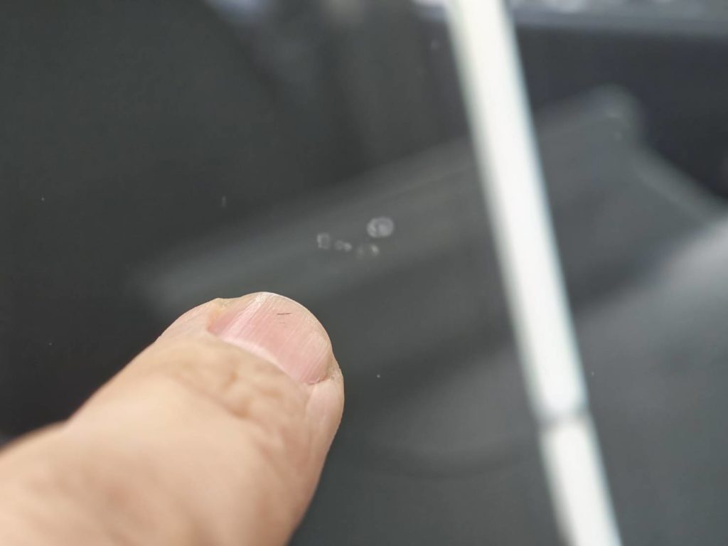 岡山市のお客様にフロントガラス飛び石修理 デリカミニ【nexus株式会社】