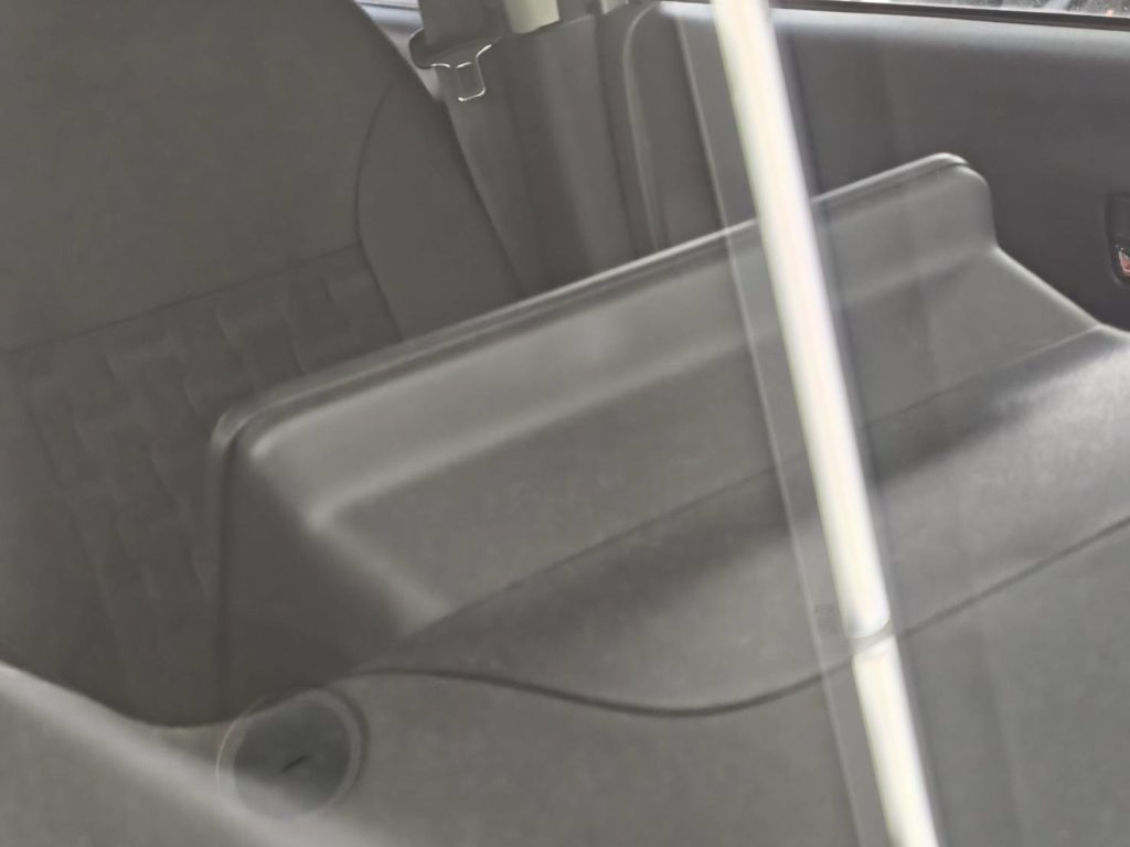 岡山市のお客様にフロントガラス飛び石修理 デリカミニ【nexus株式会社】